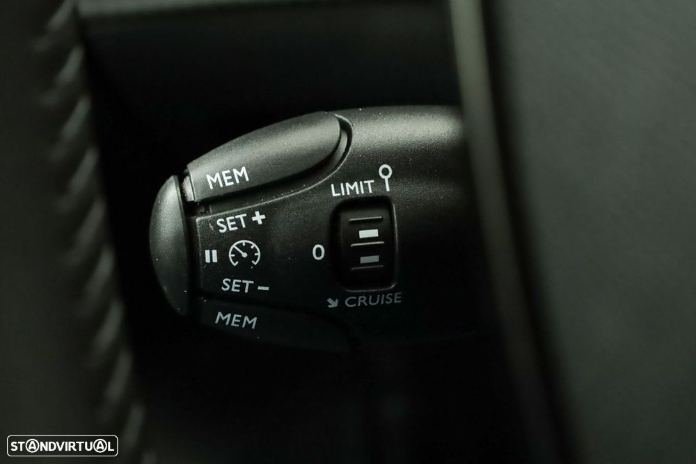 Peugeot 208 1.2 PureTech Allure - 18