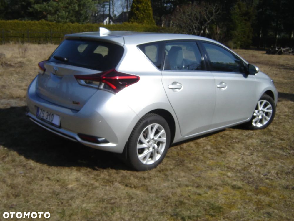Toyota Auris 1.6 Premium - 5
