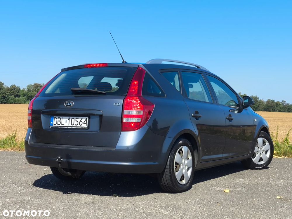 Kia Ceed - 8