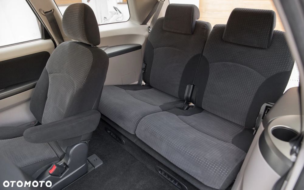 Mitsubishi Grandis 2.4 Intense - 33
