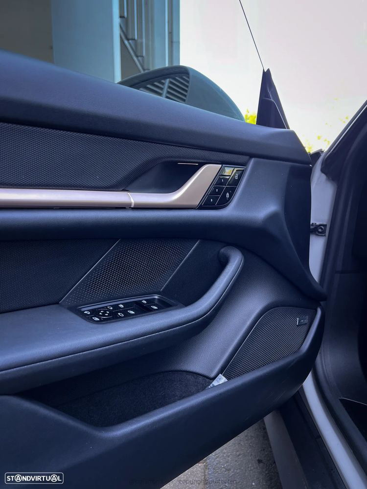 Porsche Taycan Bateria Performance Plus - 17