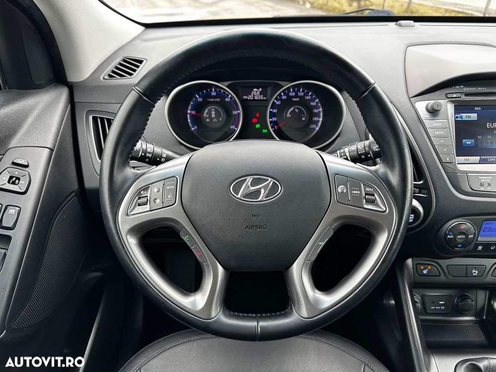 Hyundai ix35 2.0 CRDI 4WD Fifa World Cup Gold Edition - 19