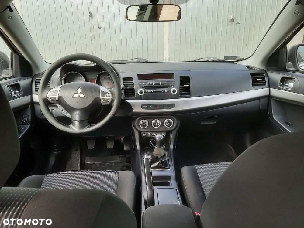 Mitsubishi Lancer 1.8 Invite - 5