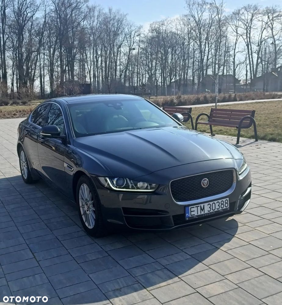 Jaguar XE 2.0 D Portfolio - 7