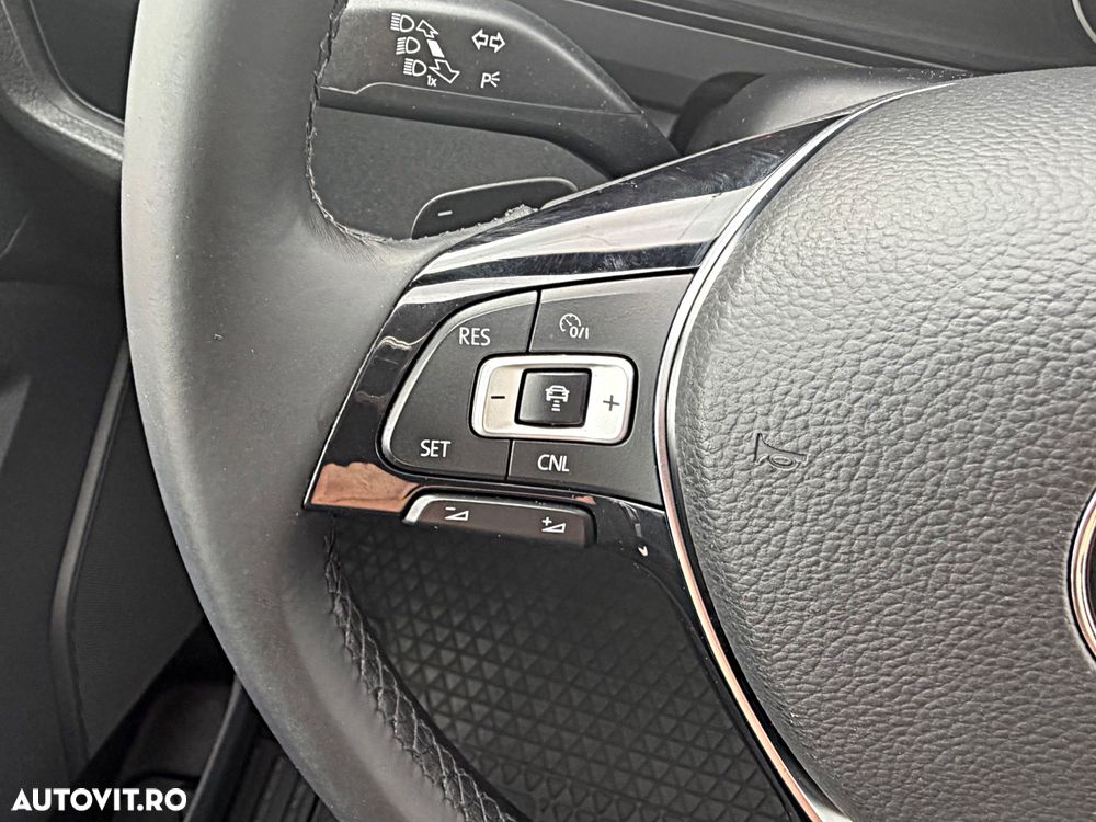 Volkswagen Caravelle - 30