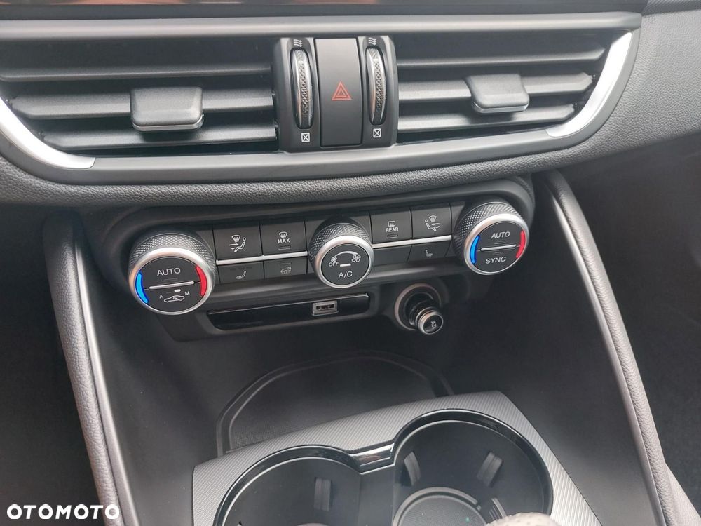 Alfa Romeo Giulia 2.2 D Turbo Veloce Q4 - 24
