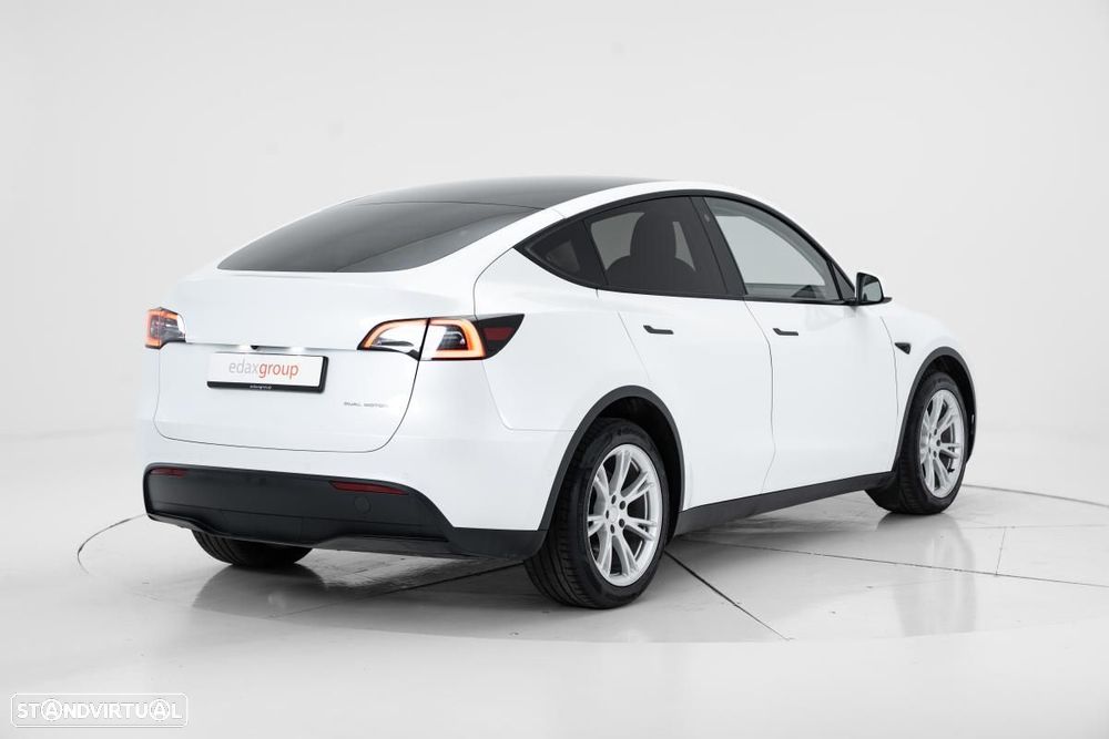 Tesla Model Y Long Range Dual Motor AWD - 4