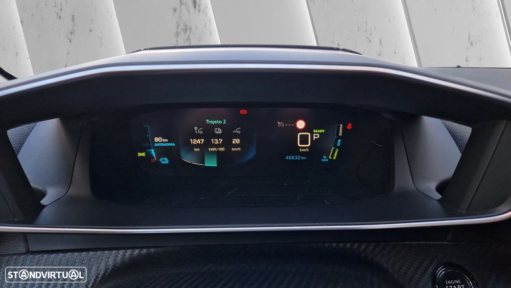 Peugeot e-208 GT - 18