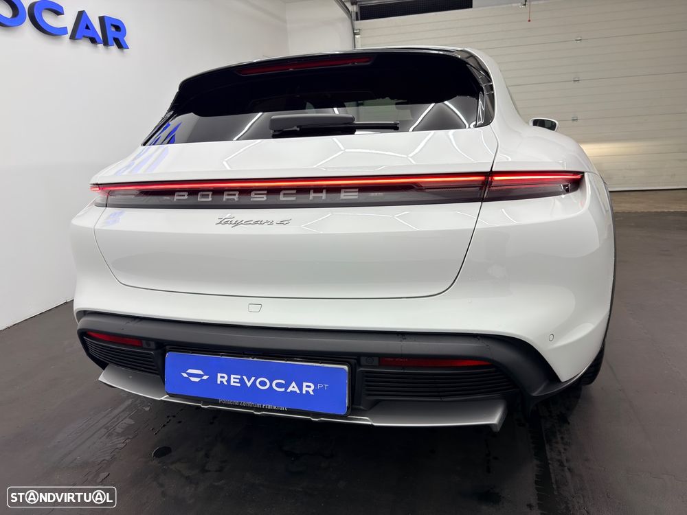 Porsche Taycan Cross Turismo 4 - 14