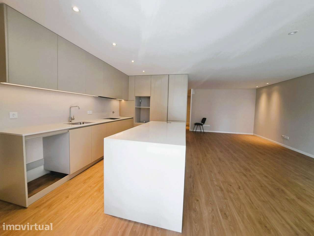 Moderno com Suite, Closet e Terraço XXL - Grande imagem: 4/23
