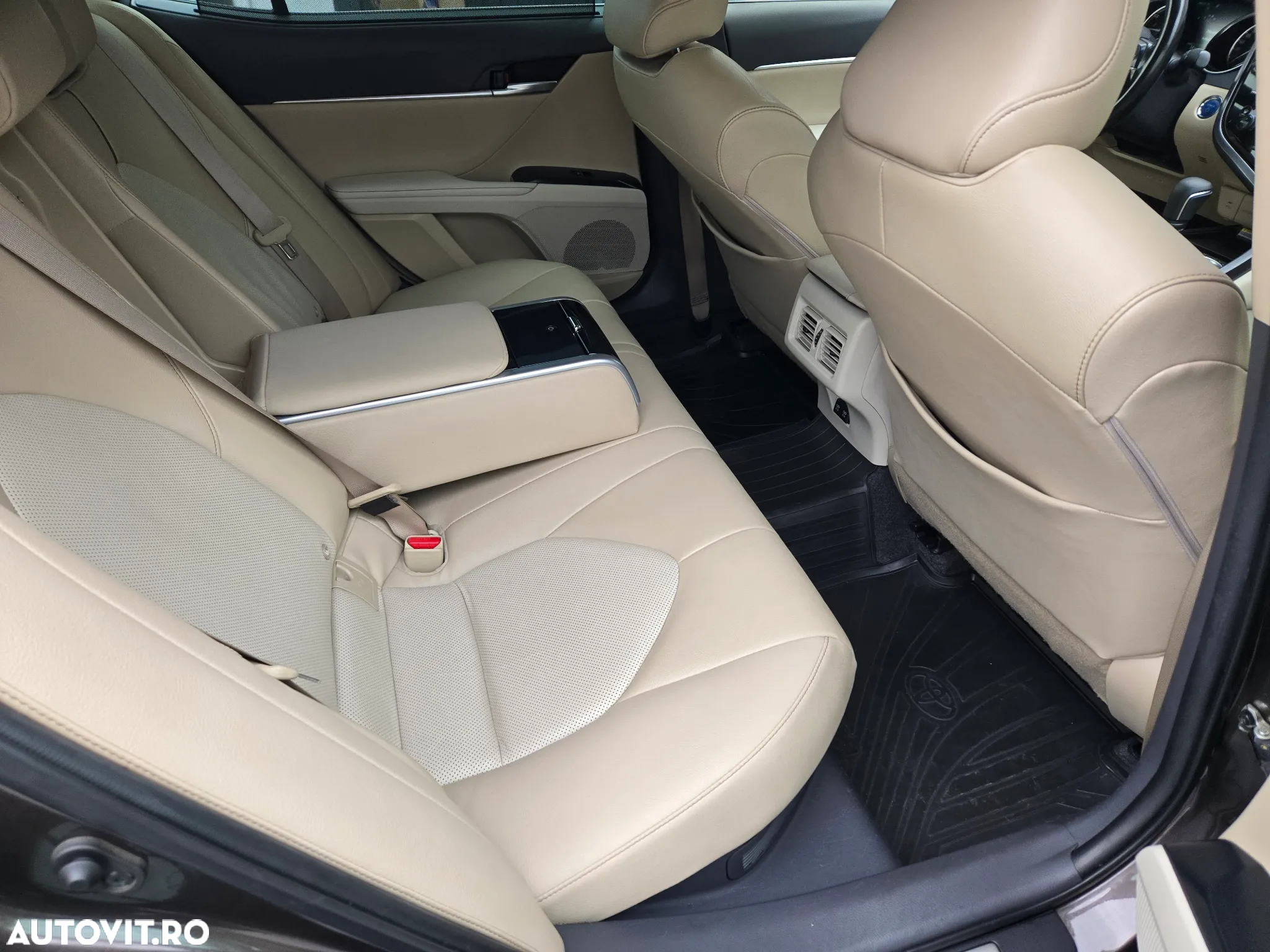 Toyota Camry 2.5 Hybrid Exclusive - 34