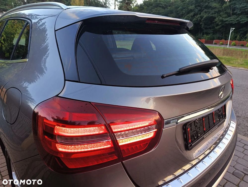 Mercedes-Benz GLA 200 Urban - 16