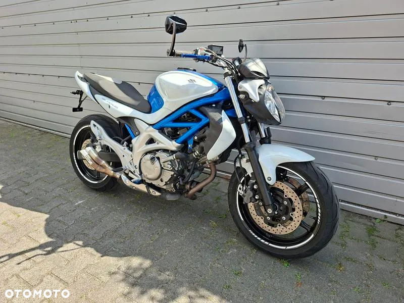 Suzuki Gladius - 9
