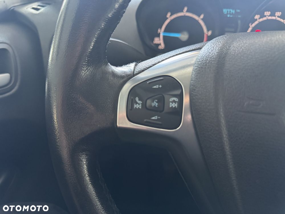 Ford Transit Courier - 24