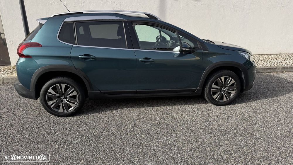 Peugeot 2008 1.2 PureTech Allure EAT6 - 27