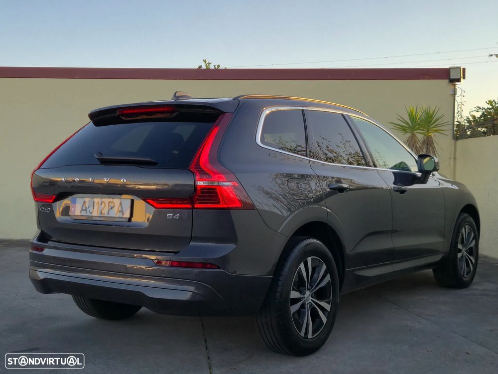 Volvo XC 60 2.0 B4 Momentum Plus - 4