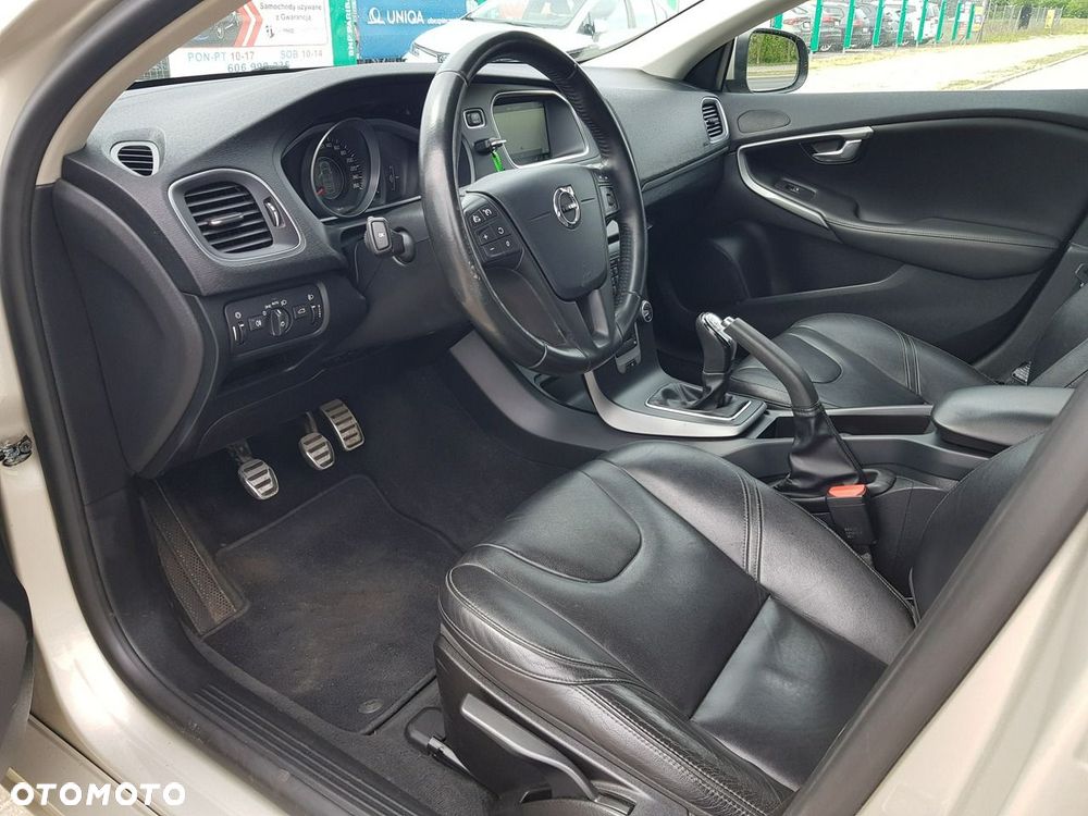 Volvo V40 T2 Momentum - 10