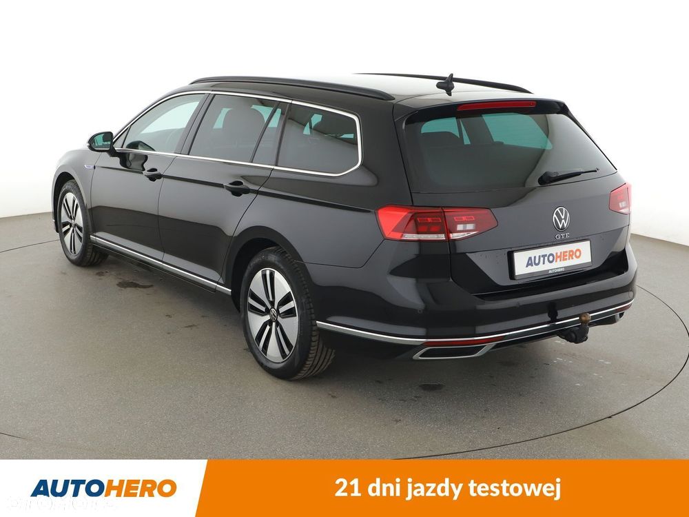 Volkswagen Passat - 4