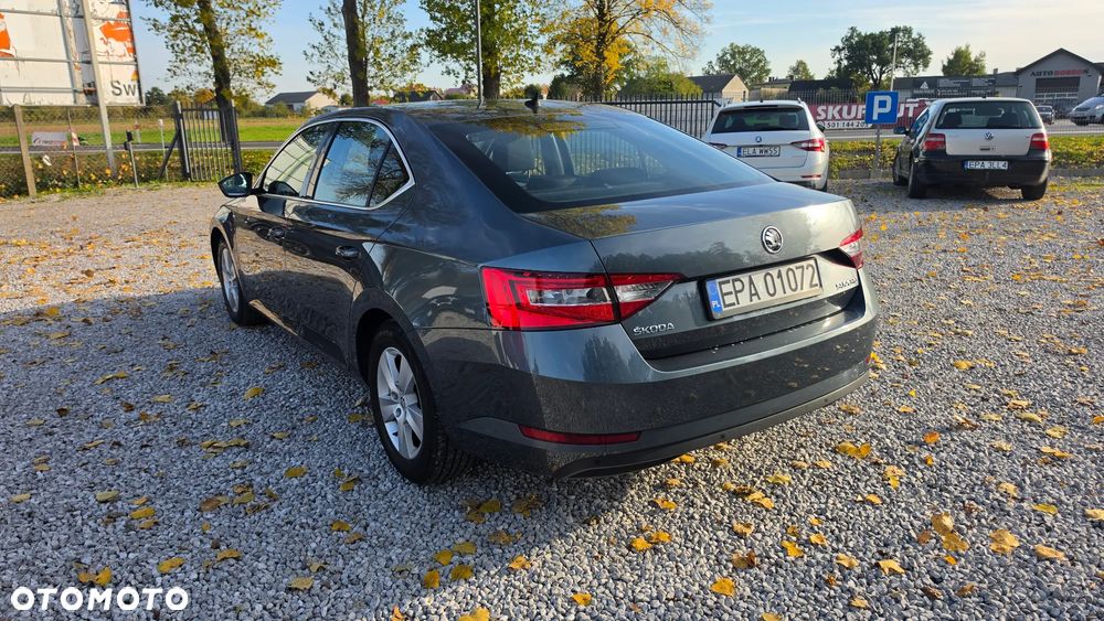 Skoda Superb 2015 photo 4