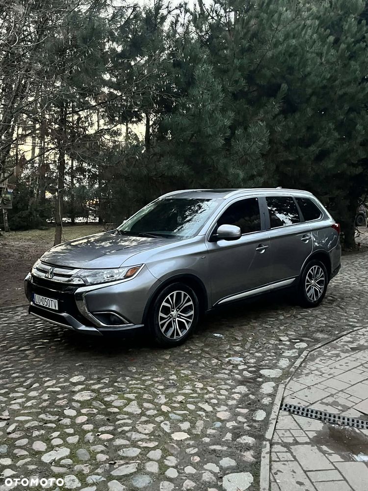 Mitsubishi Outlander - 2