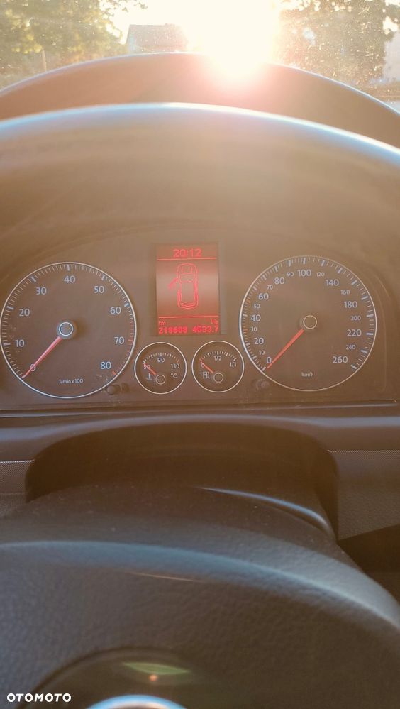 Volkswagen Touran - 8