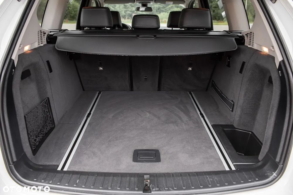 BMW X3 sDrive18d xLine - 28