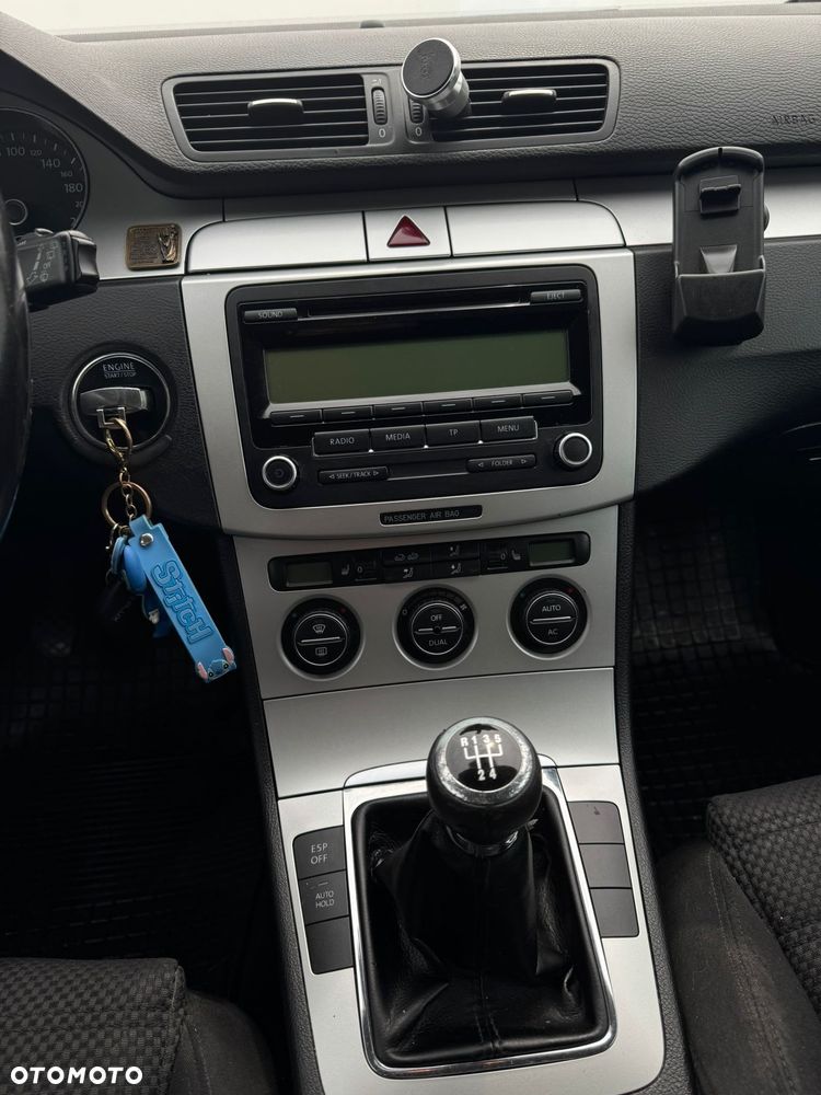 Volkswagen Passat - 14