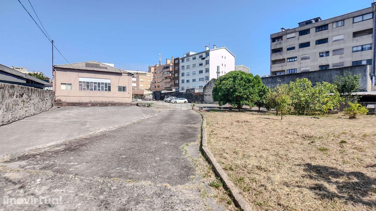 Terreno com Armazém licenciado | Centro de São Mamede de Infesta – Mat - Grande imagem: 2/24