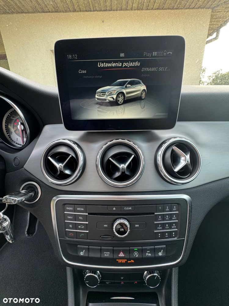 Mercedes-Benz GLA - 11