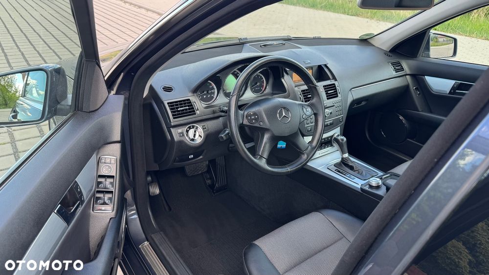 Mercedes-Benz Klasa C 180 CGI Automatik BlueEFFICIENCY Avantgarde - 13