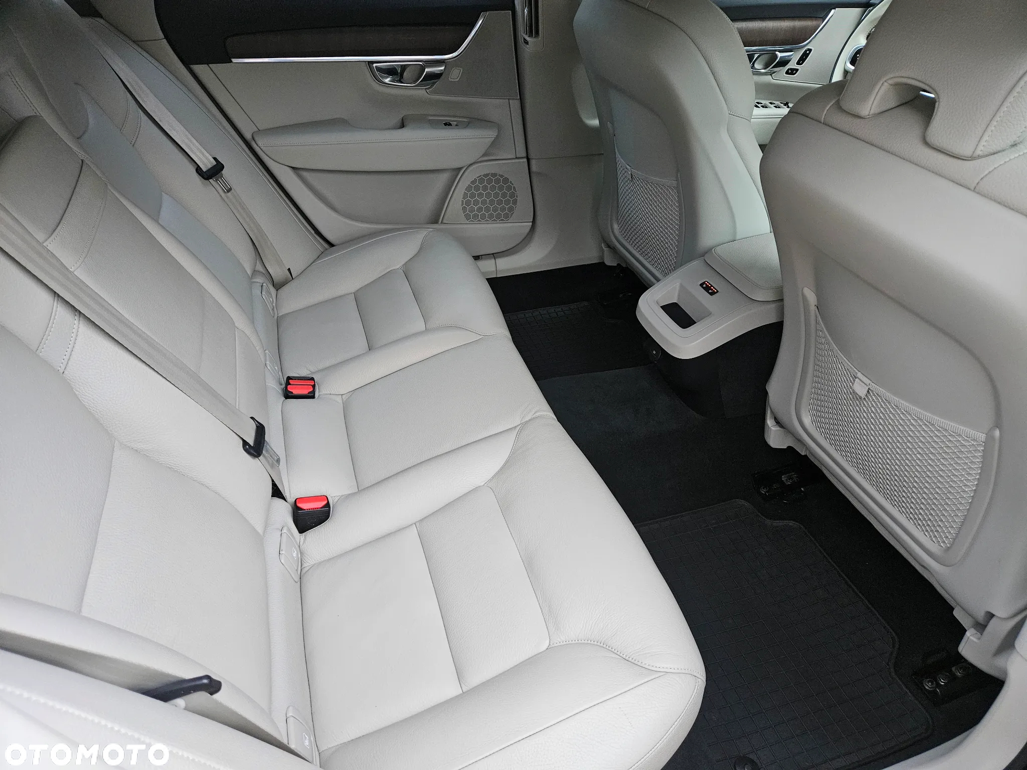 Volvo V90 Cross Country - 18