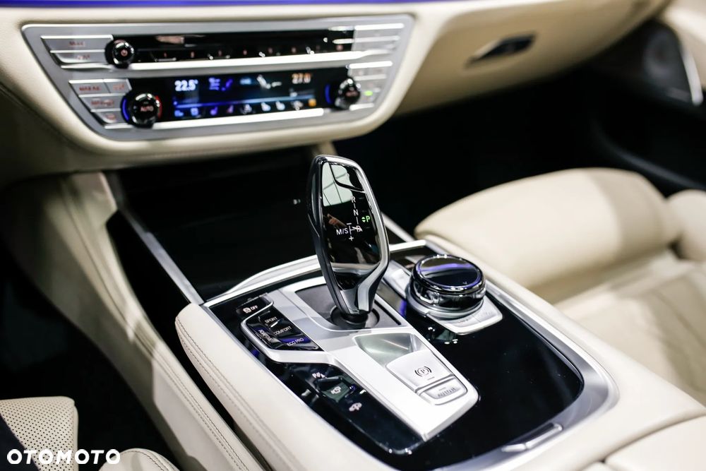 BMW Seria 7 750d xDrive sport - 17