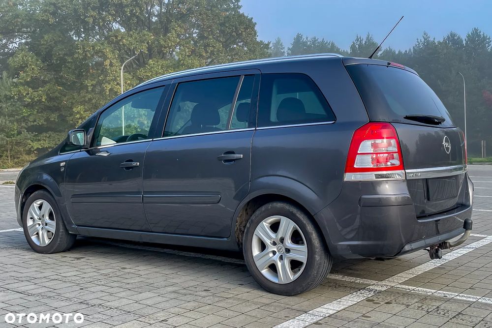 Opel Zafira 2010 photo 2