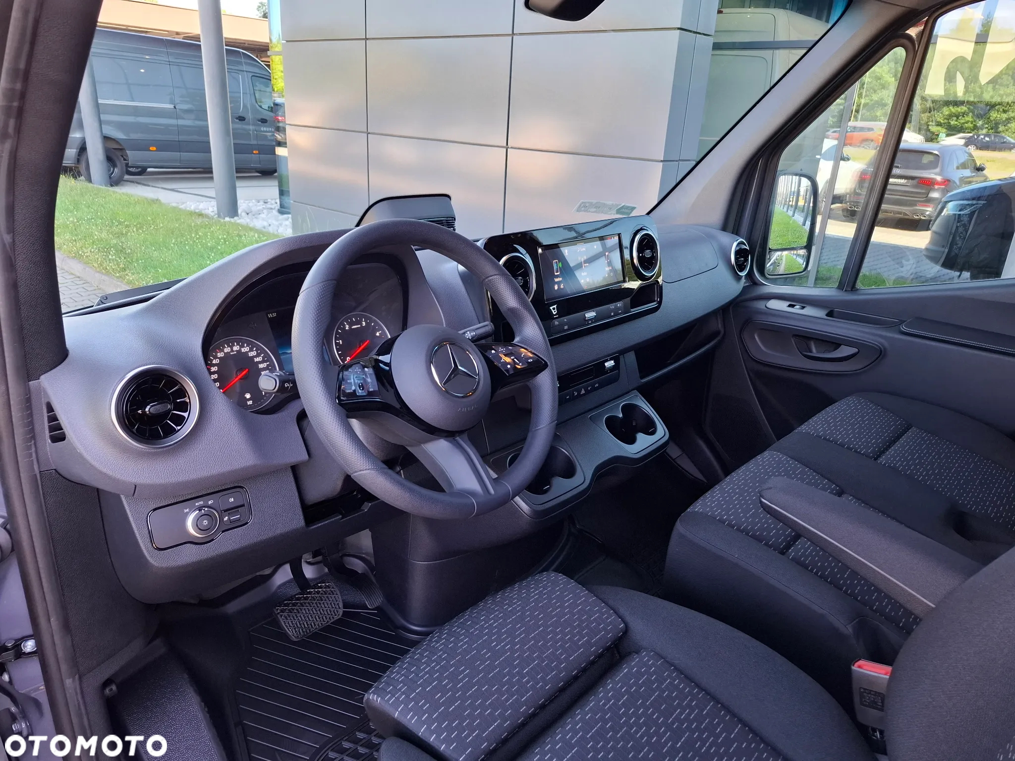 Mercedes-Benz Sprinter 317 CDI Furgon PRO 3665 mm L2H2 - 17