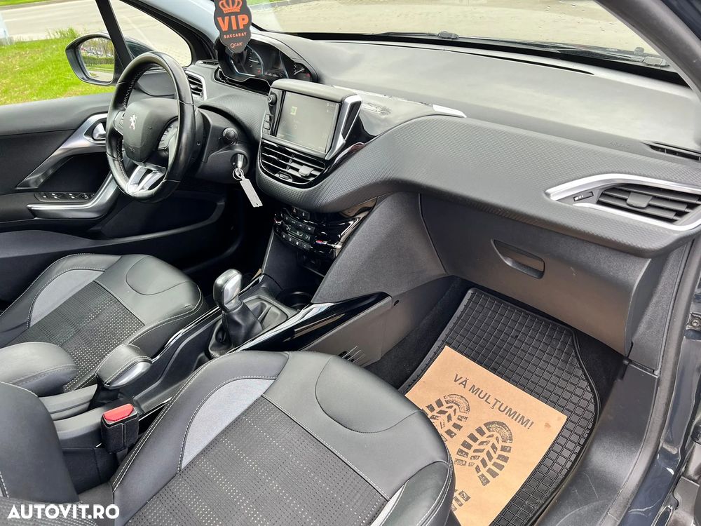 Peugeot 2008 1.2 PureTech Turbo S&S Allure - 22