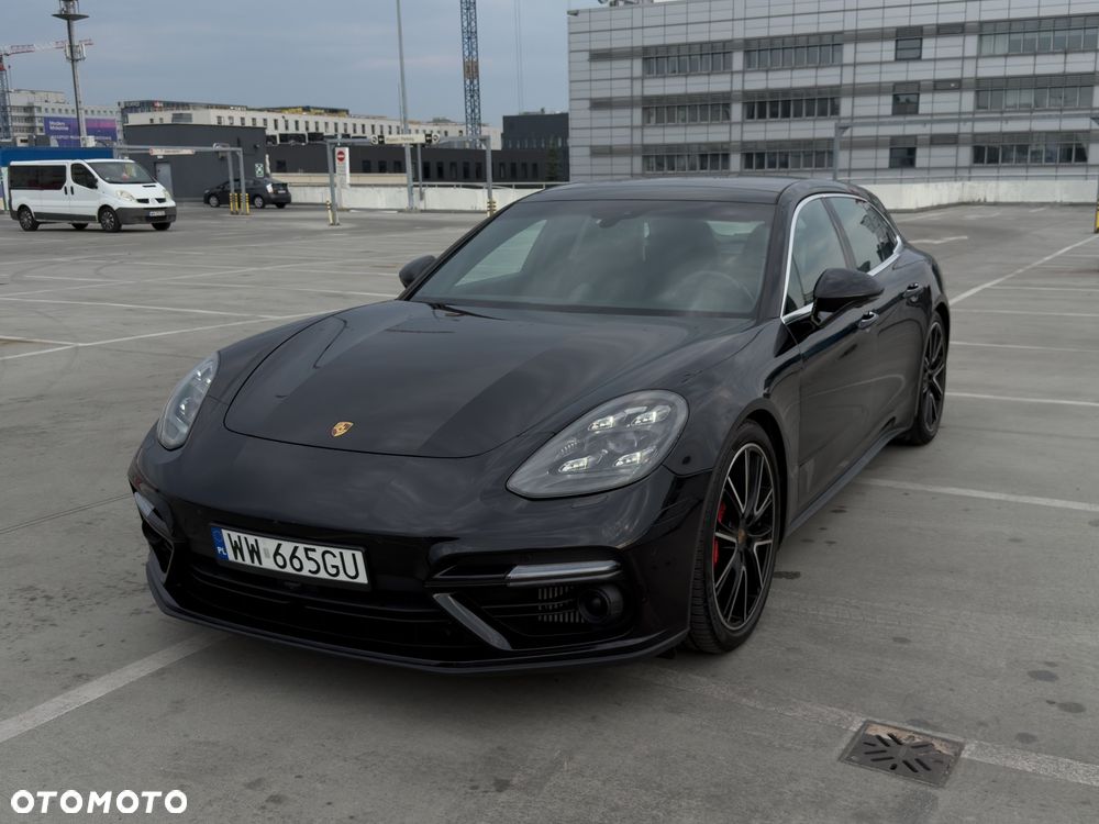 Porsche Panamera Turbo - 1