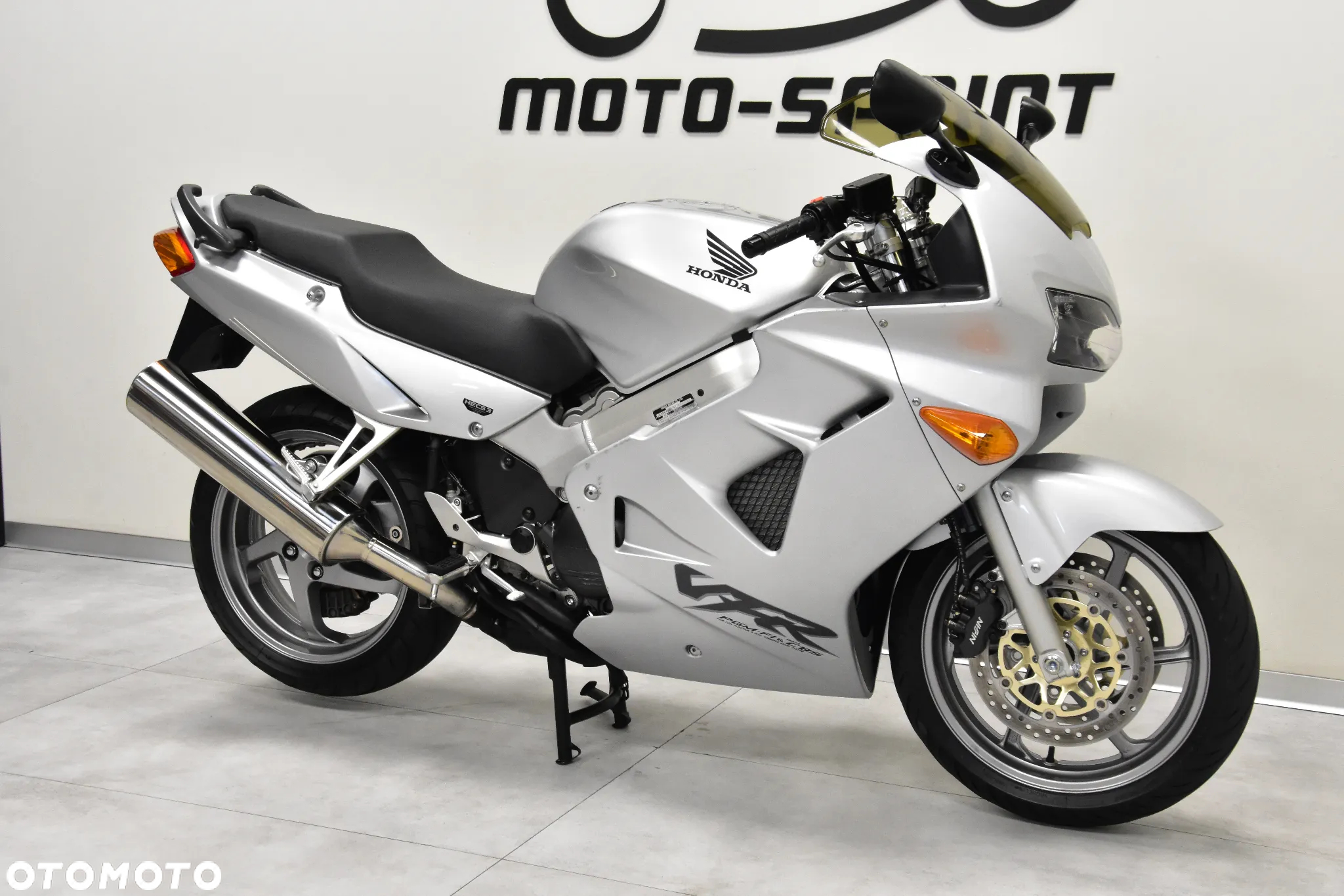 Honda VFR - 3