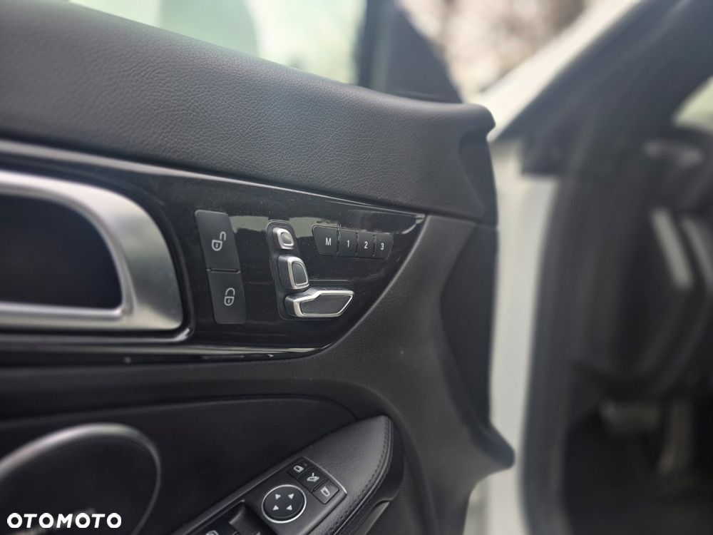 Mercedes-Benz SLC 300 9G-TRONIC Final Edition - 11