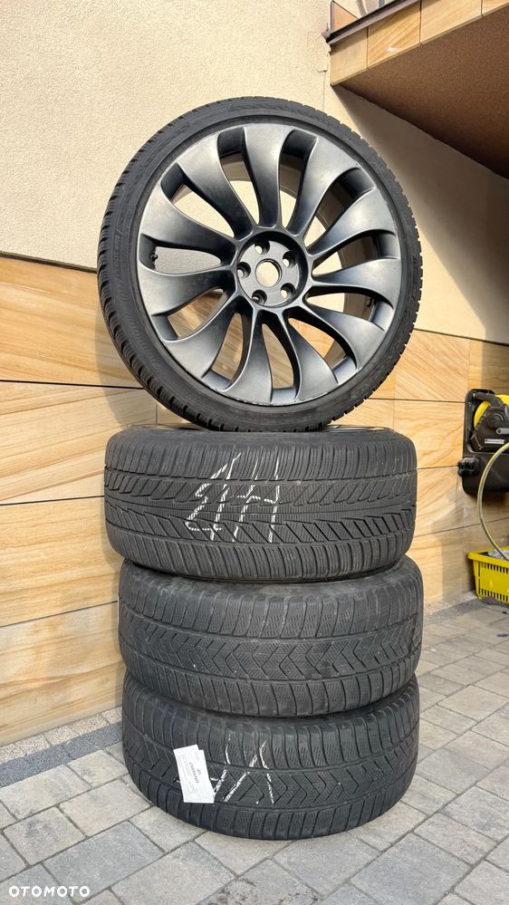 Tesla Y Performance AWD - 37