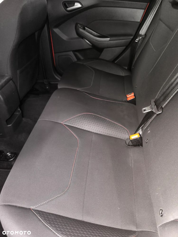 Ford Focus SW 1.5 EcoBoost S&S ST-LINE - 11