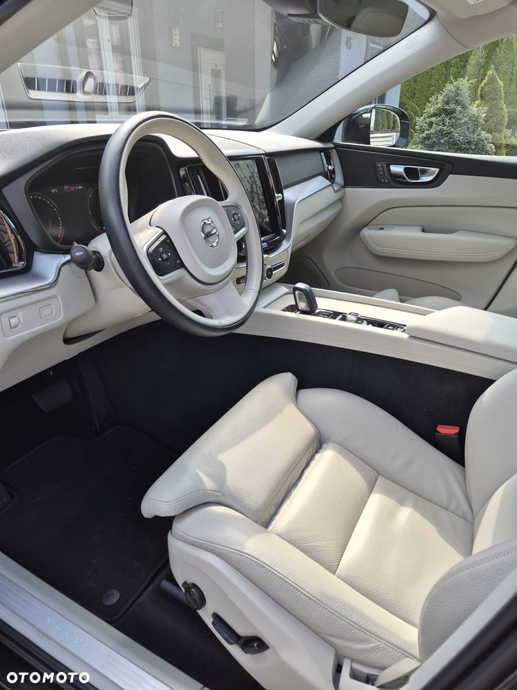 Volvo XC 60 B4 D AWD Momentum Pro - 5