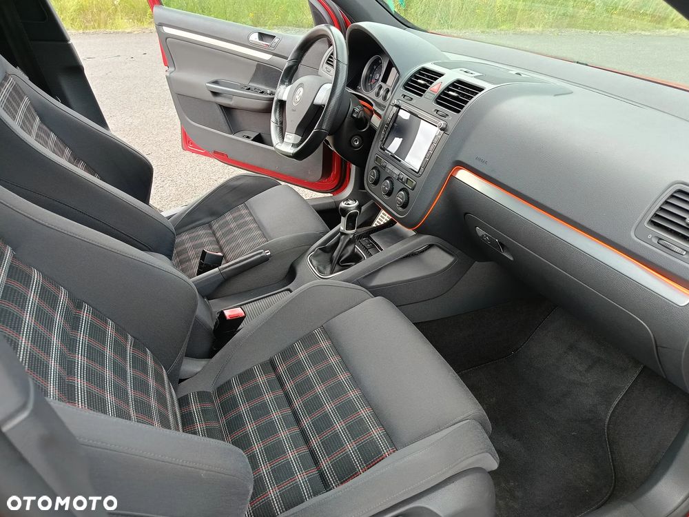 Volkswagen Golf 2.0 GTI Pirelli - 15