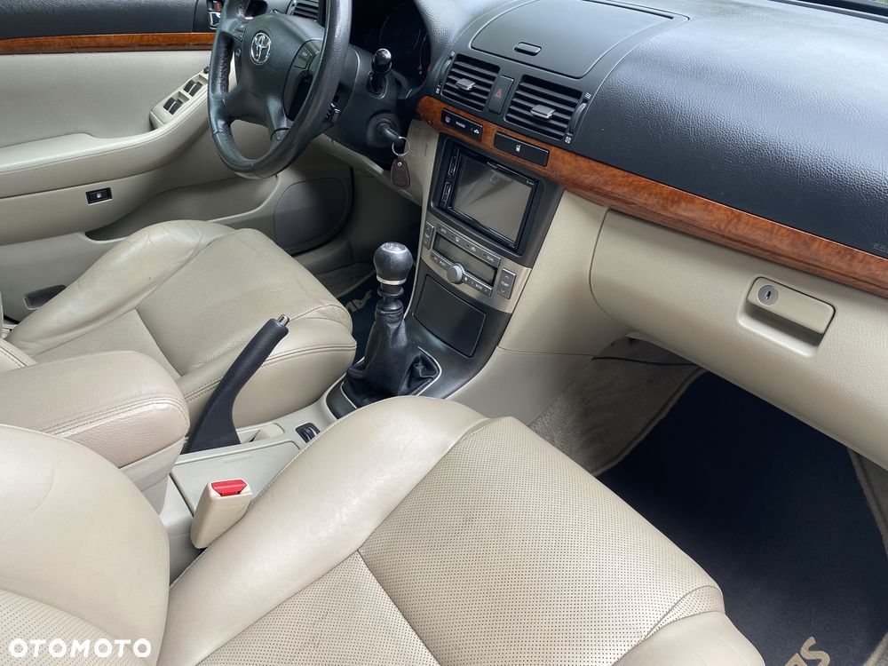 Toyota Avensis 2.0 D-4D Premium - 19