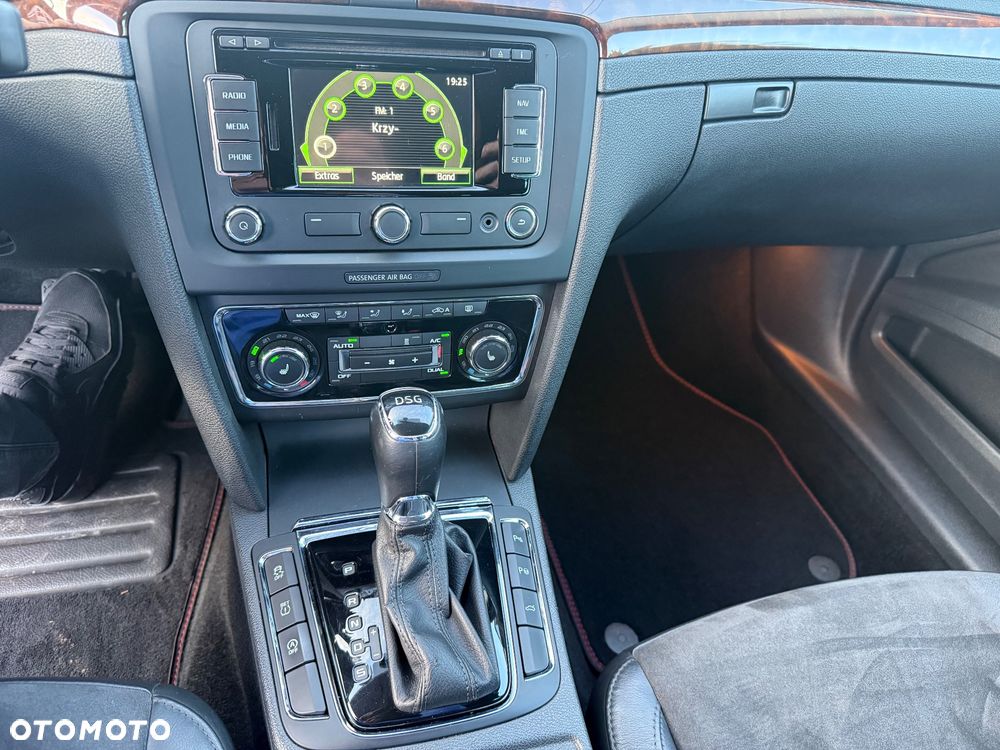 Skoda Superb 2.0 TDI PD DSG Elegance - 15