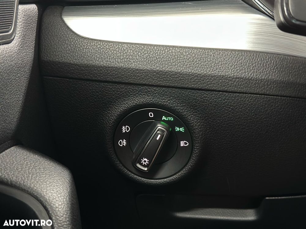 Skoda Superb 2.0 TDI DSG Ambition - 40