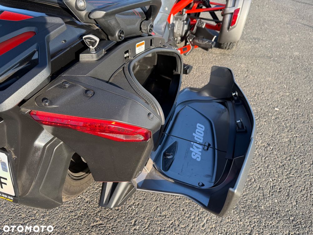 Can-Am Spyder - 12