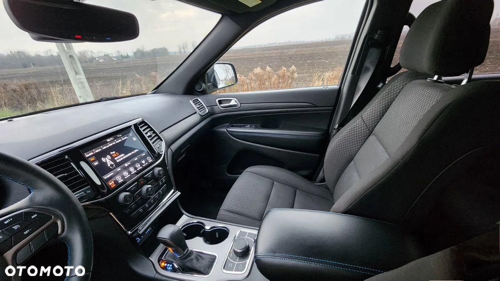 Jeep Grand Cherokee - 16