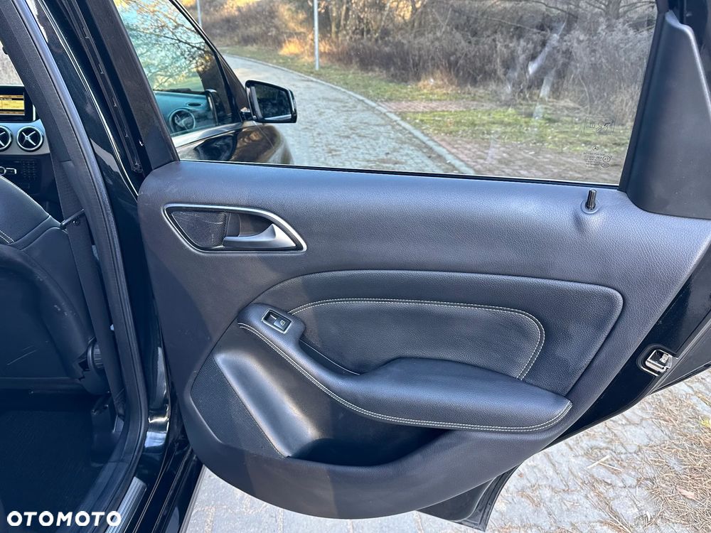 Mercedes-Benz Klasa B 180 CDI (BlueEFFICIENCY) - 21