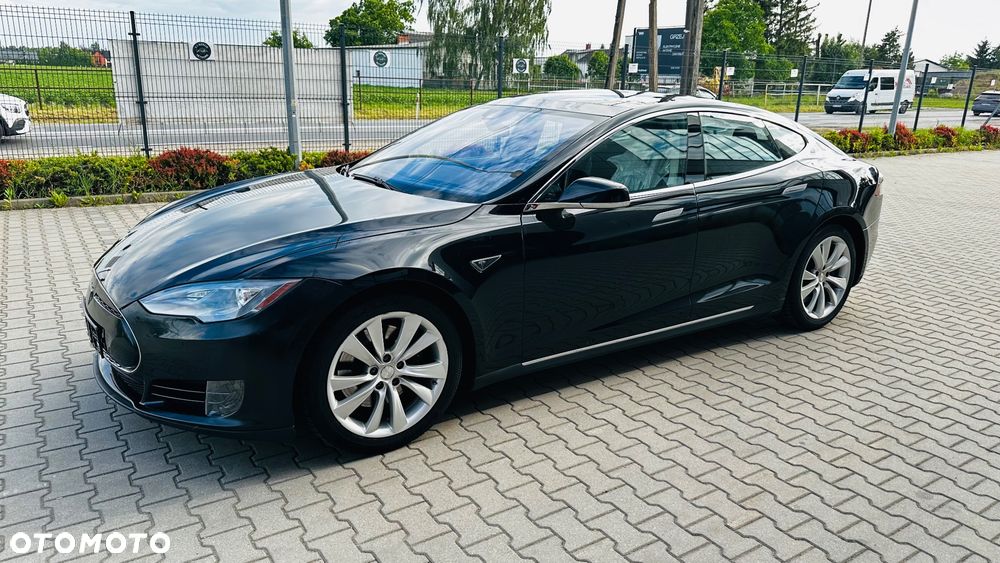 Tesla Model S - 12