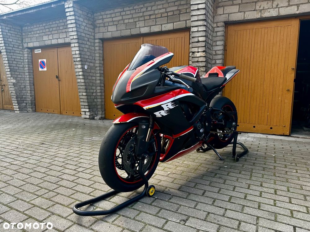 Suzuki GSX-R - 1